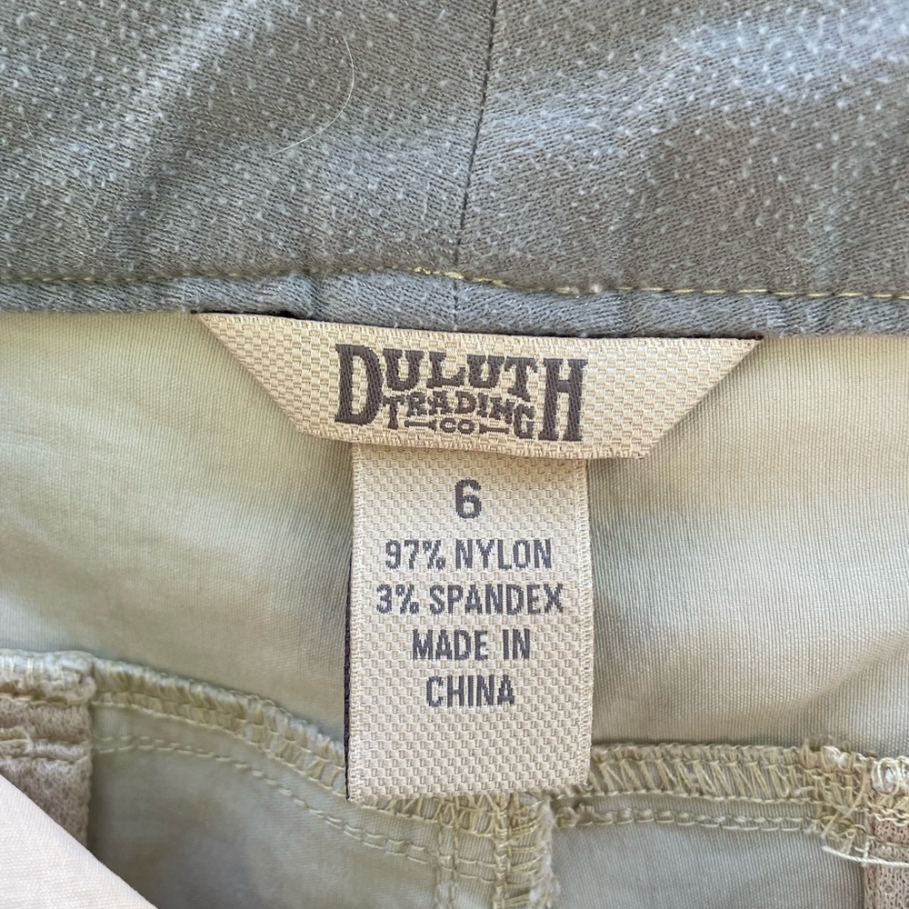 Duluth Trading Company Dry on the Fly 6 Pocket Cargo Shorts Crème Color Size 6 - Picture 7 of 9